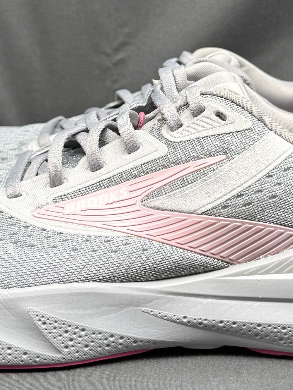 Brooks Women’s White and Light Pink Running Sneakers